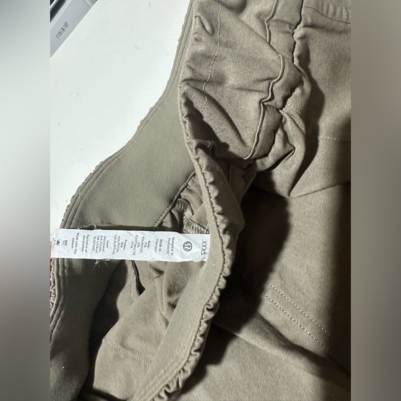 Lululemon drawstring women’s shorts XXXS - Picture 3 of 4